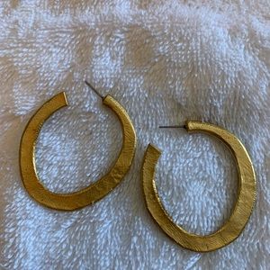 Susan Shaw gold medium hoop earrings